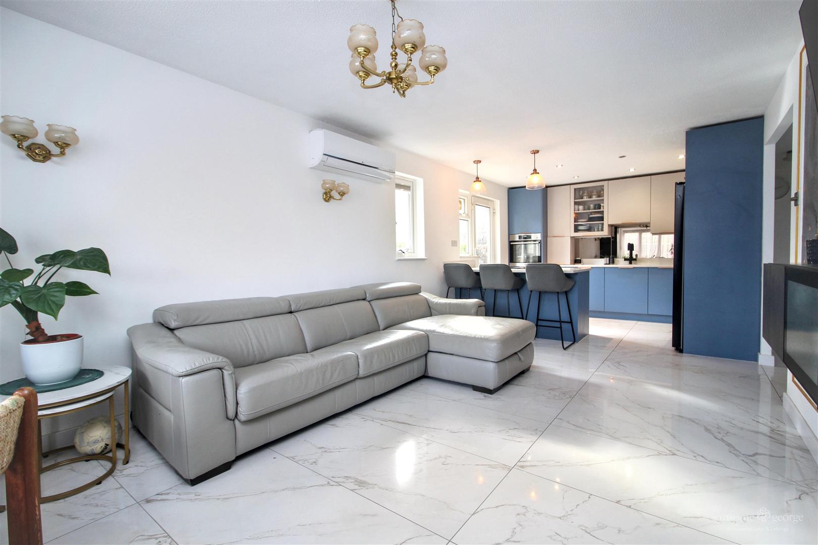 Cornwall Close, Tilehurst, Reading
